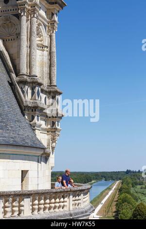 France, Loir et Cher, Chambord, Loire Valley, inscrite au Patrimoine Mondial de l'UNESCO, vue sur le canal du château roof Banque D'Images