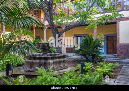 L'Espagne, Iles Canaries, Tenerife island, San Cristobal de La Laguna ou La Laguna, le centre historique classé au Patrimoine Mondial par l'UNESCO, le Casa Alvarado Bracamonte (17ème siècle) abrite l'Office du Tourisme Banque D'Images