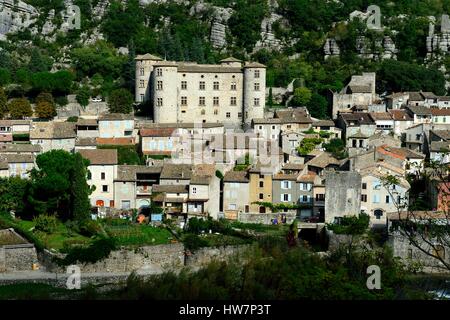 La France, l'Ardèche, la cité médiévale de Vogue, intitulée Les Plus Beaux Villages de France (Les Plus Beaux Villages de France), le château du Marquis rénové au 17e siècle Banque D'Images