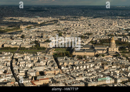 PARIS, FRANCE- 2 octobre 2016 : vue sur Paris du haut de la Tour Eiffel. Banque D'Images