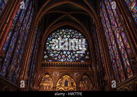 PARIS, FRANCE- 1 octobre 2016 : Interior shot of Saint Chappelle. Banque D'Images