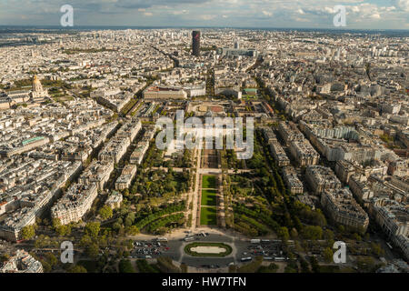 PARIS, FRANCE- 2 octobre 2016 : vue sur Paris du haut de la Tour Eiffel. Banque D'Images