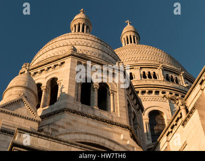 PARIS, FRANCE- 4 octobre 2016 : le coucher du soleil à la basilique du Sacré-Cœur. Banque D'Images