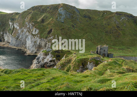 Kinbane Castle Ruins, pays d'Antrim, en Irlande du Nord. Banque D'Images