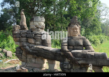 Pont à Banteay Chhmar, Cambodge Banque D'Images