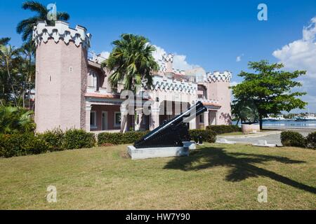 Cuba, Cienfuegos, Cienfuegos Province, Museo Historico Nacional Naval, musée naval, site de l'anti-soulèvement naval Batista le 5 septembre 1957, l'extérieur du bâtiment Banque D'Images