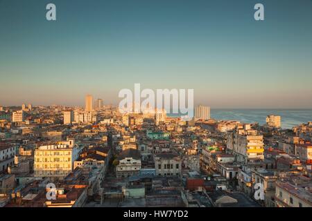 Cuba, La Havane, augmentation de la vue sur la ville au-dessus du centre de La Havane, matin Banque D'Images