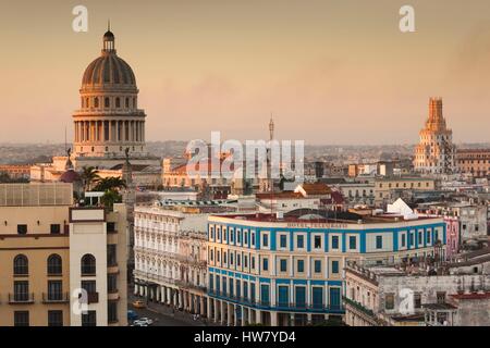 Cuba, La Havane, augmentation de la vue sur la ville vers le Capitolio Nacional, matin Banque D'Images