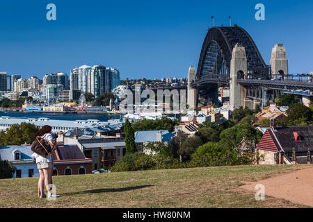 L'Australie, New South Wales, Sydney, Sydney Harbour Bridge avec les visiteurs du parc de l'Observatoire de Banque D'Images