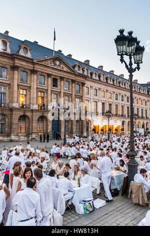 France, Paris, place Vendôme, 28e édition le dîner en blanc du 8 juin 2016 Banque D'Images