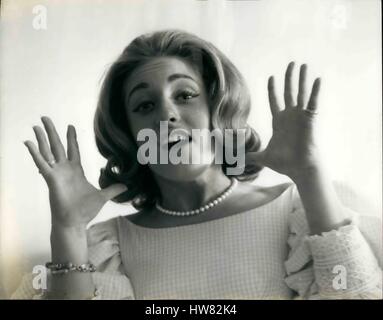 Septembre 09, 1964 - Lesley fera partie du temps : pop star pop star américaine Lesley Gore est d'abandonner le chant à plein temps pour aller à l'université. Dix-huit ans, Lesley, dont le dossier ''C'est mon parti, je vais pleurer si je veux'', était haut de Britain's hit parade, a déclaré à Londres hier : ''pop a été mon passe-temps et j'aime beaucoup. Mais je veux aussi être qualifiés''. Lesley a commencé une tournée britannique hier, et à la fin de ce mois-ci, elle ira tout droit à l'université près de New York. C'est là qu'elle étudiera l'histoire américaine, la littérature anglaise et la trigonométrie, et à la littérature anglaise et la trigonométrie, Banque D'Images