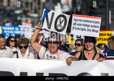 Madrid, Espagne. 18 Mar, 2017. Personnes qui protestaient contre la corruption Crédit : Marcos del Mazo/Alamy Live News Banque D'Images