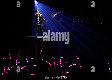 Londres, Royaume-Uni, le 17 mars, 2017. L'un des chanteurs invités sur la nuit de Jay Chou vendu concert au Wembley Arena sse. première nuit de l'invincible world tour à Londres. Crédit : Calvin tan/Alamy live news Banque D'Images