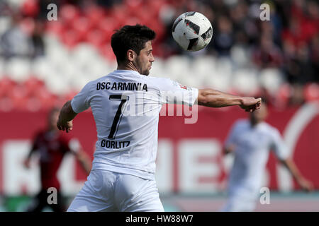 Nuremberg, Allemagne. Mar 12, 2017. Bielefeld's Michael Goerlitz, photographiés au cours de la 2e Bundesliga allemande match de foot entre 1. FC Nuremberg et l'Arminia Bielefeld dans le stade Grundig à Nuremberg, Allemagne, 12 mars 2017. Photo : Daniel Karmann/dpa/Alamy Live News Banque D'Images