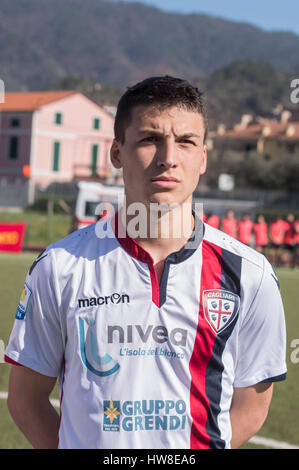 Levanto, Italie. Mar 16, 2017. Fabio Doratiotto (Cagliari) Football/soccer : Torneo di Viareggio 2017 Groupe 9 match entre Gênes CFC 1-3 Cagliari Calcio au Stadio Scaramuccia-Raso in Levanto, Italie . Credit : Maurizio Borsari/AFLO/Alamy Live News Banque D'Images