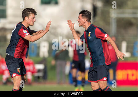 Levanto, Italie. Mar 16, 2017. Flavio Bianchi (Gênes) Football/soccer : Flavio Bianchi de Gênes célèbre après avoir marqué leur premier but durant le Torneo di Viareggio 2017 Groupe 9 match entre Gênes CFC 1-3 Cagliari Calcio au Stadio Scaramuccia-Raso in Levanto, Italie . Credit : Maurizio Borsari/AFLO/Alamy Live News Banque D'Images