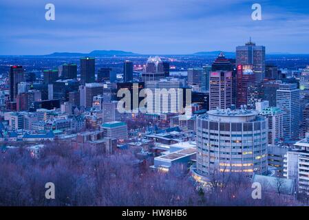 Canada, Québec, Montréal, Oratoire de Saint Joseph, vue sur la ville de Mount Royal Park, dusk Banque D'Images