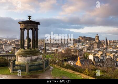 Royaume-uni, Ecosse, Edimbourg, classé au Patrimoine Mondial par l'UNESCO, vue sur la ville depuis le Dugal Stewart Monument sur Calton Hill Banque D'Images