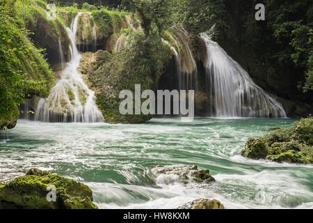 Guatemala, département d'Alta Verapaz, Lanquin, le site naturel de Semuc Champey, Cahabon le long de la rivière à 300 mètres des cascades et des piscines naturelles d'eau turquoise Banque D'Images