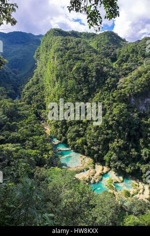 Guatemala, département d'Alta Verapaz, Lanquin, le site naturel de Semuc Champey, Cahabon le long de la rivière à 300 mètres des cascades et des piscines naturelles d'eau turquoise Banque D'Images