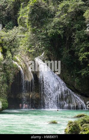 Guatemala, département d'Alta Verapaz, Lanquin, le site naturel de Semuc Champey, Cahabon le long de la rivière à 300 mètres des cascades et des piscines naturelles d'eau turquoise Banque D'Images