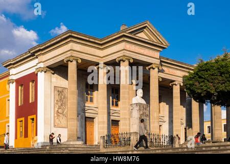 Guatemala Quezaltenango, ministère, Quetzaltenango ou Xela est la deuxième plus grande ville du Guatemala (alt : 2333m), de style néoclassique, Théâtre Municipal Banque D'Images