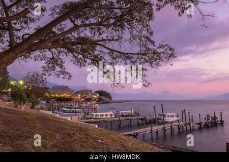 Guatemala, Solola, Guatemala sur la côte nord-est du Lac Atitlan Banque D'Images