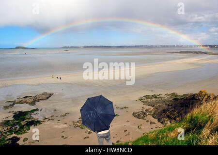 France, Cotes d'Armor, la Côte d'Emeraude (Emerald Coût), Saint Jacut de la mer, Iles de Ebihens (Hebihens), plage et raimbow sur les îles Ebihens Banque D'Images