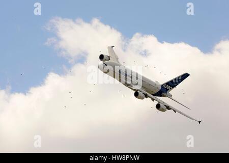 France, Val d'Oise, Le Bourget, l'aéroport du Bourget, l'Airbus A380 au salon du Bourget l'aviation Banque D'Images