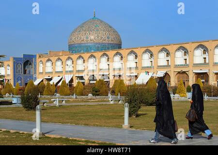 Iran, Ispahan Province, Ispahan, Naghsh-i jahan square également connu sous le nom de l'Imam Khomeiny square, inscrite au Patrimoine Mondial de l'UNESCO, la Mosquée de cheikh Lotfollah Banque D'Images