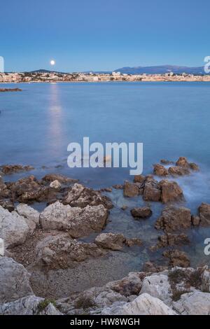 France, Alpes Maritimes, sur la lune de la ville d'Antibes Cap d'Antibes Banque D'Images