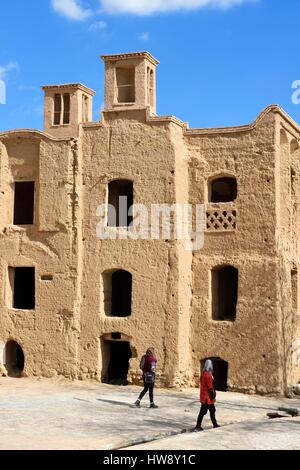 La province de Yazd, Iran, bord du Dasht-e Kavir désert, vieux village Kharanaq, briques de terre (Adobe) chambre Banque D'Images