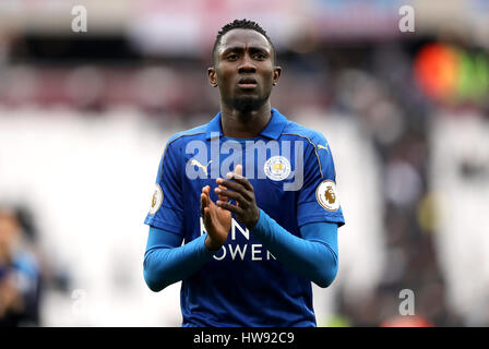 Onyinye Ndidi de Leicester City applaudit les fans après le match de la Premier League au stade de Londres. APPUYEZ SUR ASSOCIATION photo. Date de la photo: Samedi 18 mars 2017. Voir PA Story FOOTBALL West Ham. Le crédit photo devrait se lire comme suit : Adam Davy/PA Wire. RESTRICTIONS : aucune utilisation avec des fichiers audio, vidéo, données, listes de présentoirs, logos de clubs/ligue ou services « en direct » non autorisés. Utilisation en ligne limitée à 75 images, pas d'émulation vidéo. Aucune utilisation dans les Paris, les jeux ou les publications de club/ligue/joueur unique. Banque D'Images