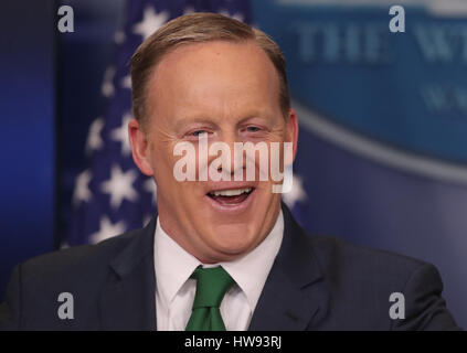White House Press Secretery Sean Spicer prend la question des médias à l'aile ouest à Washington, États-Unis. Banque D'Images