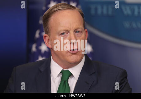 White House Press Secretery Sean Spicer prend la question des médias à l'aile ouest à Washington, États-Unis. Banque D'Images