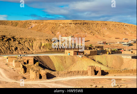 Paysage désertique près de Ait Ben Haddou village au Maroc Banque D'Images