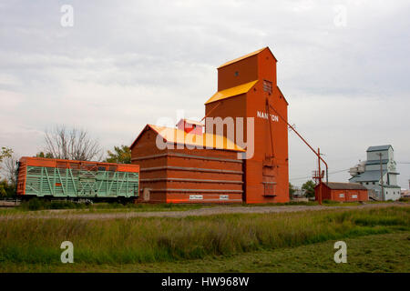 Les silos à Nanton (Alberta), Canada Banque D'Images