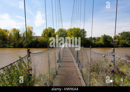 Mine Star, un pont suspendu de 117 mètres de long pont suspendu pour piétons de l'autre côté de la rivière Red Deer près de Rosedale, Alberta, Canada Banque D'Images
