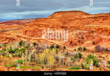 Paysage de l'Asif Ounila vallée dans les montagnes du Haut Atlas, Maroc Banque D'Images