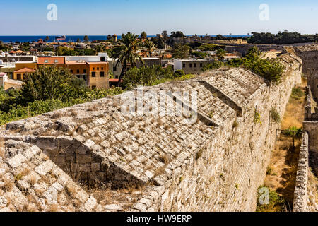 Le Palais du Grand Maître des Chevaliers de Rhodes, également connu sous le nom de Kastello, est un château médiéval de la ville de Rhodes, Grèce. Banque D'Images