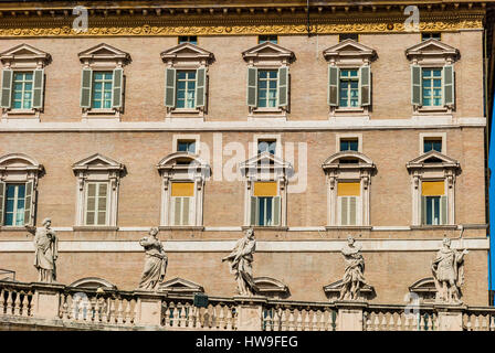 Appartements pontificaux sur la Place Saint Pierre. État de la Cité du Vatican. Rome, Latium, Italie, Europe. Banque D'Images