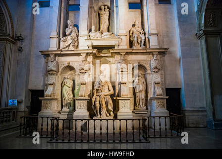 Le Moïse est une sculpture de l'artiste de la Haute Renaissance italienne Michelangelo Buonarroti, installé dans l'église de San Pietro in Vincoli à Rome. Rome, Banque D'Images