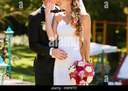 Jeune couple de mariage. Marié et mariée ensemble Banque D'Images