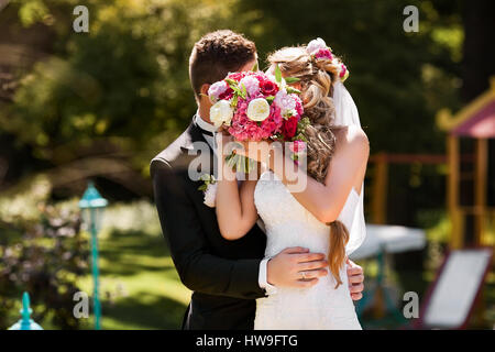 Jeune couple de mariage. Marié et mariée ensemble Banque D'Images