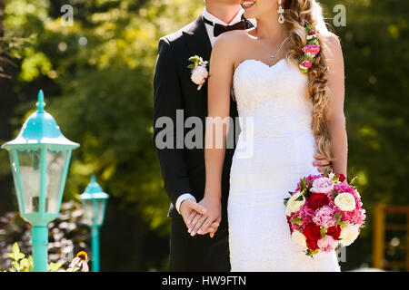 Jeune couple de mariage. Marié et mariée ensemble Banque D'Images