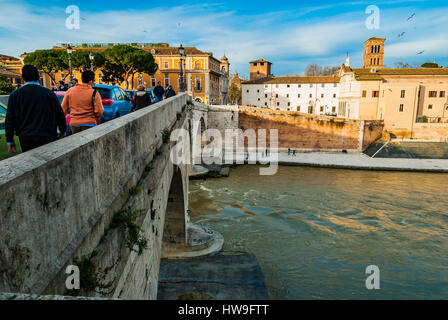 Ponte Ponte Cestio et Isola Tiberina. Rome, Latium, Italie, Europe. Banque D'Images