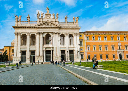 Archbasilica Papale de Saint Jean de Latran, officiellement la cathédrale de Rome. Rome, Latium, Italie, Europe. Banque D'Images