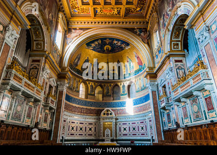 La cathedra, Archbasilica Papale de Saint Jean de Latran, officiellement la cathédrale de Rome. Rome, Latium, Italie, Europe. Banque D'Images