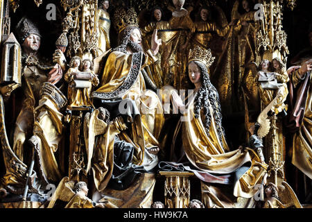 Couronnement de la Vierge Marie, l'autel principal à l'église paroissiale de Saint Wolfgang sur Wolfgangsee, dans l'Autriche le 14 décembre 2014. Banque D'Images