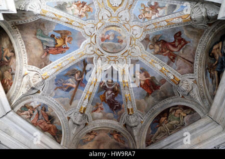 Fresque sur le plafond d'Cybo-Soderini chapelle à l'église de Santa Maria del Popolo, Rome, Italie le 02 septembre 2016. Banque D'Images